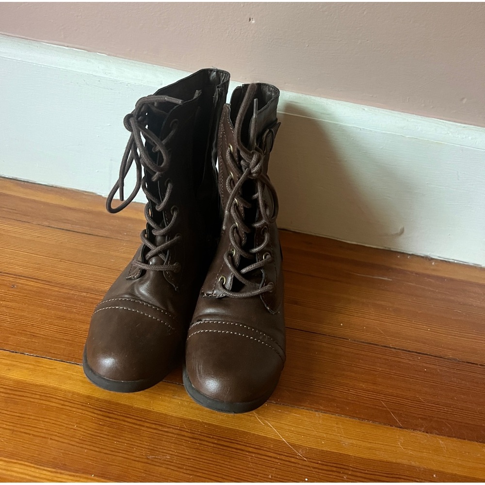 Brown combat boots women’s 6 1/2
